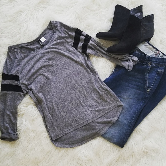 🍍3/$20 Baseball style t-shirt - Picture 1 of 4